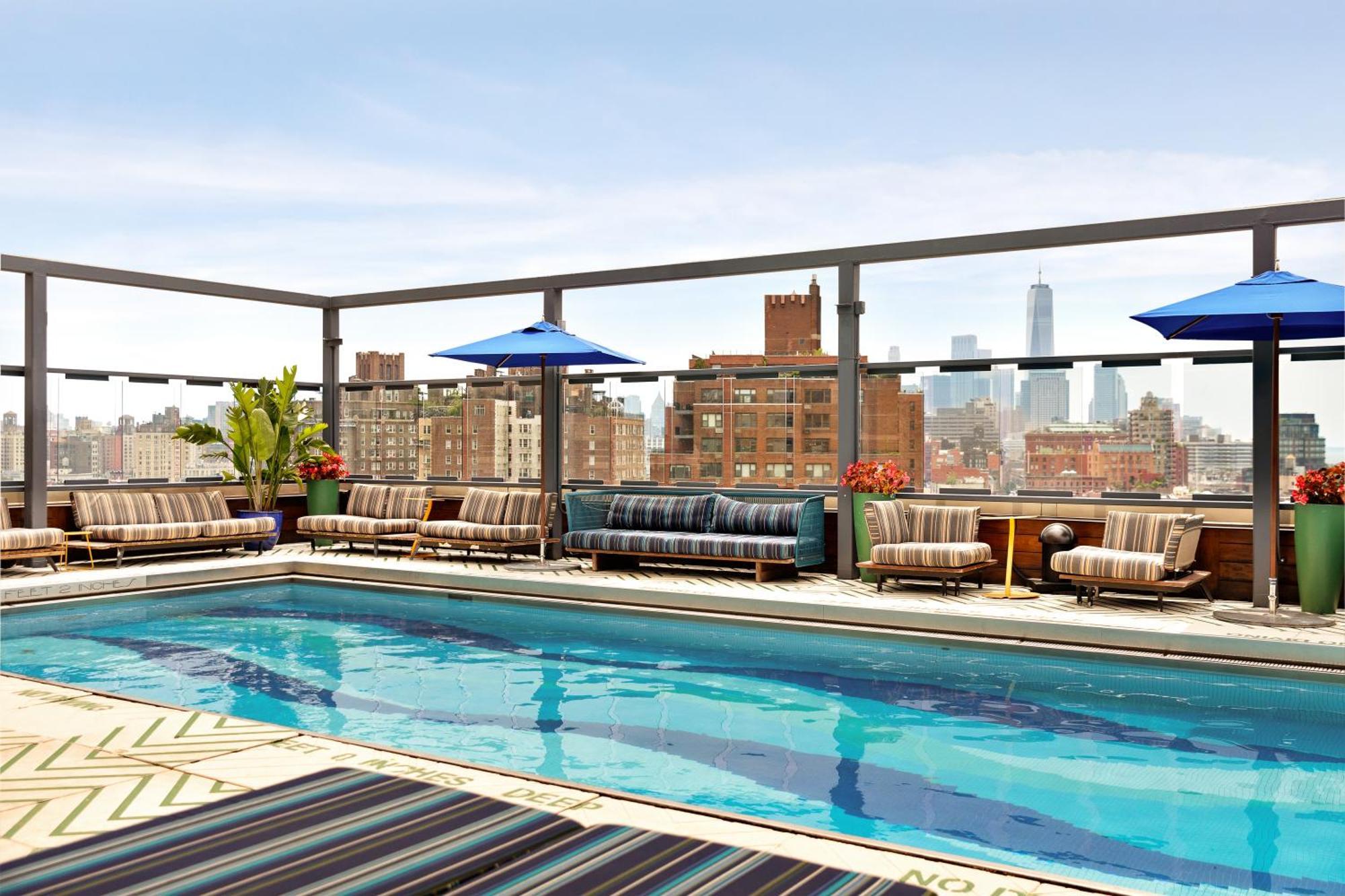 Gansevoort Meatpacking Hotel New York Exterior foto Rooftop pool at the Standard East Village