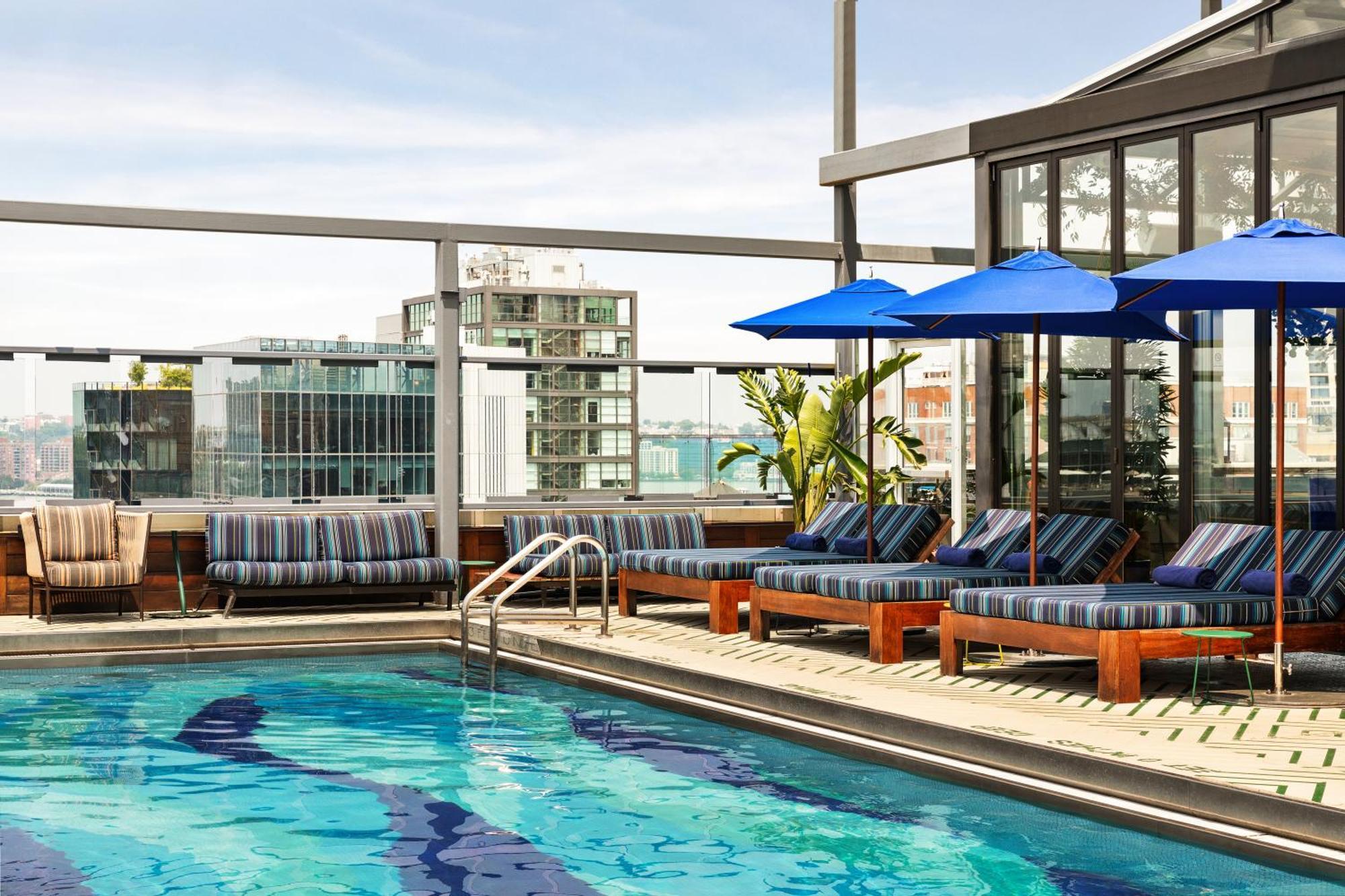 Gansevoort Meatpacking Hotel New York Exterior foto Rooftop pool at the Hotel Indigo San Francisco